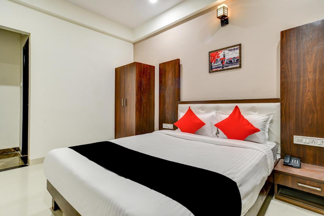Capital O 77828 Hotel Twinkle Regency אינדורה מראה חיצוני תמונה